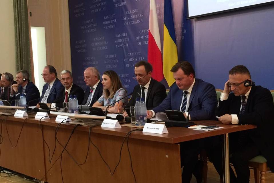 Польское правительство презентовало программу поддержки экономики Украины