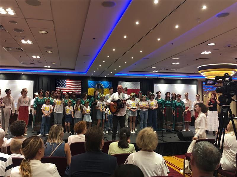 STAND UP with UKRAINE: Educational Center Children of Ukraine спільно з готелем Warsaw Marriott та EUCON Legal Group організували у Варшаві концерт до Дня незалежності України