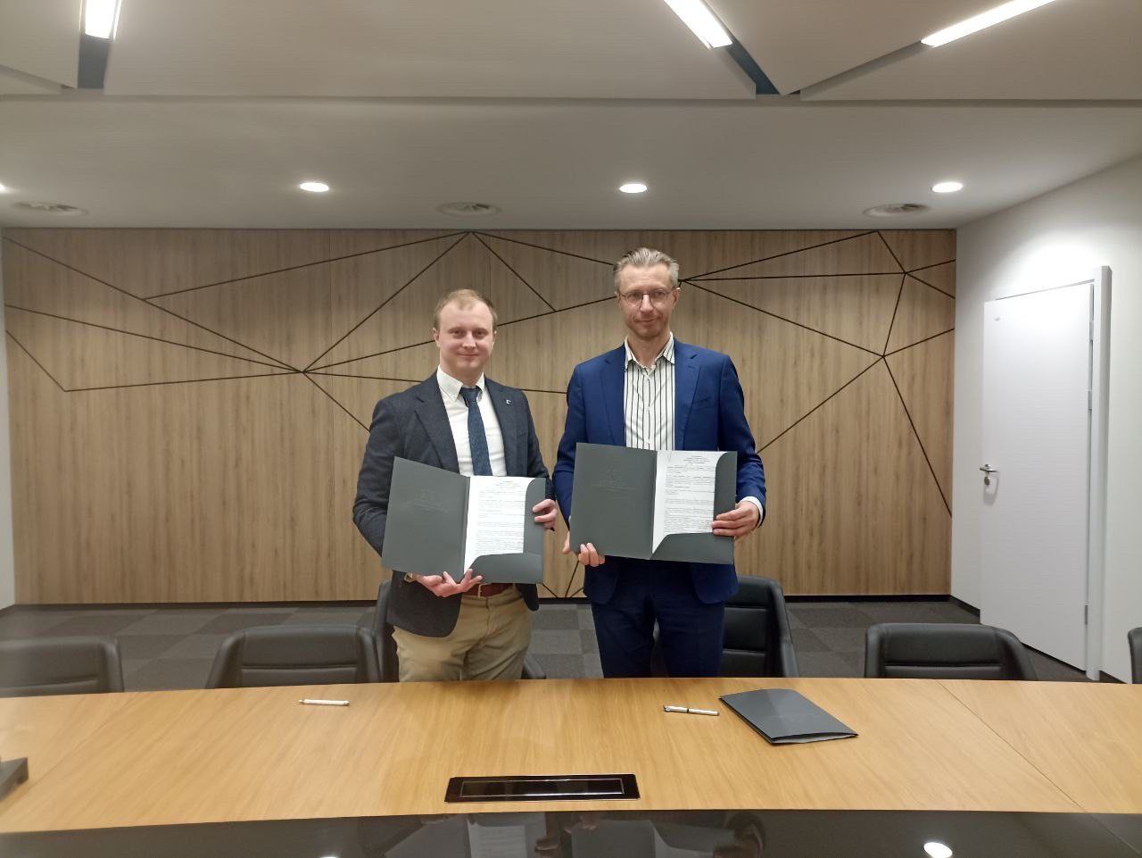 EUCON and the Academy of Economics and Human Sciences in Warsaw have signed a cooperation agreement